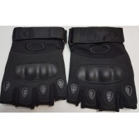 Перчатки из искусственной замши с пластиковыми вставками короткие пальцы черного цвета